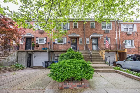 61-34 69 Pl, New York, NY 11379