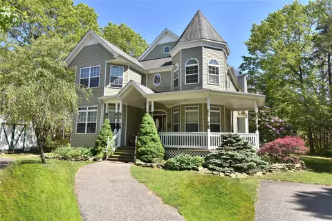 183 Middle Island Rd, Medford, NY 11763