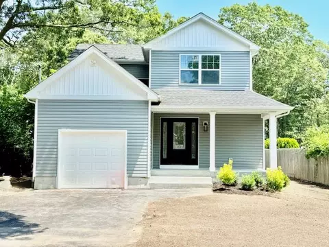 114 W End Ave, Shirley, NY 11967
