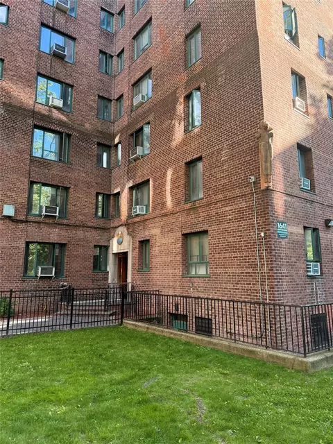 1641 Metropolitan Ave #6E, New York, NY 10462