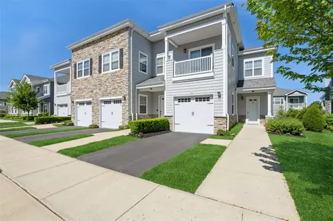 193 Summer Cir, East Northport, NY 11731