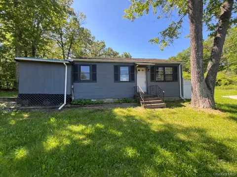 29 Purse Ln, East Fishkill, NY 12533