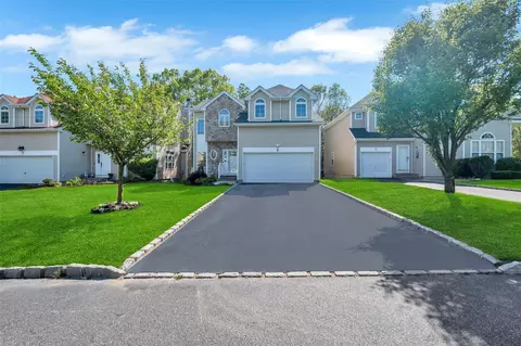 3 Sunflower Ridge Rd, Centereach, NY 11720