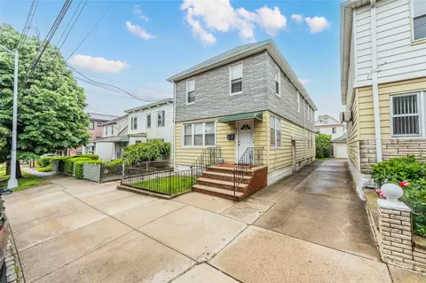 45-18 164 St, Flushing, NY 11358