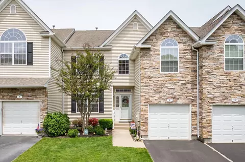 5 Mantack Path, Kings Park, NY 11754