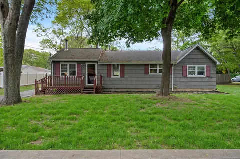 82 Seaside Ave, Patchogue, NY 11772