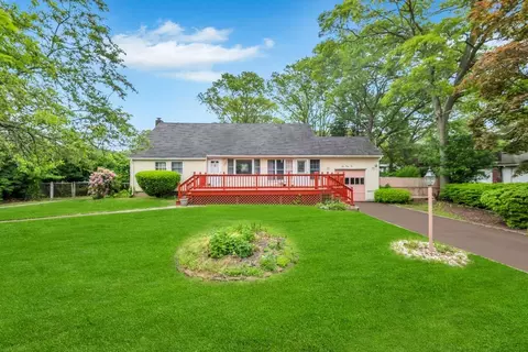 422 Glen Dr, Shirley, NY 11967