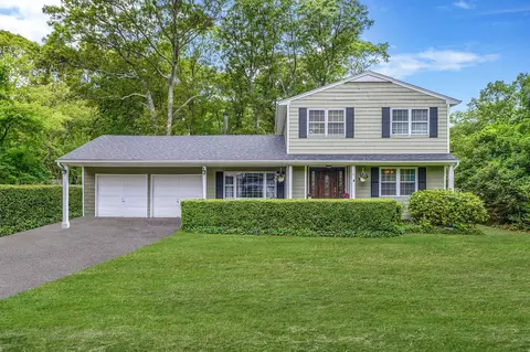 6 Washington Ave, Miller Place, NY 11764