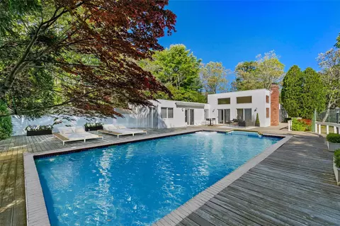 15 Elizabeth Ln, Quogue, NY 11959