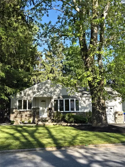 31 Whittier Blvd, Poughkeepsie, NY 12603