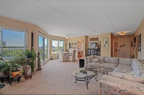 300 High Point Dr #612, Greenburgh, NY 10530