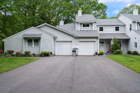 54 Cobbleridge Ln, Manorville, NY 11949