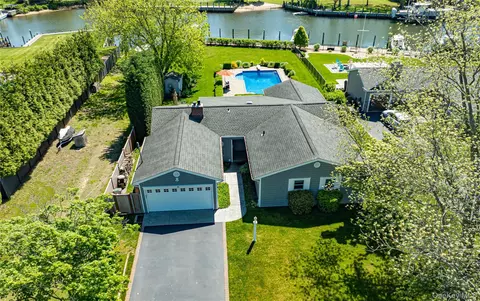 9 Harbour Rd, Babylon, NY 11702