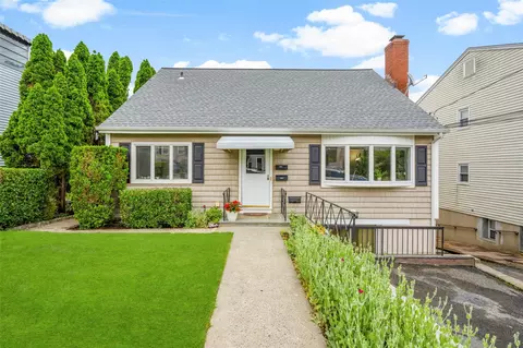 11 Parsons St, Harrison, NY 10528