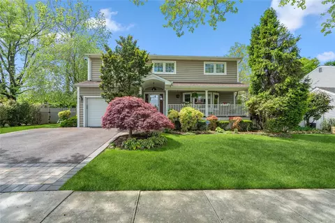 110 Cayuga Pl, Jericho, NY 11753