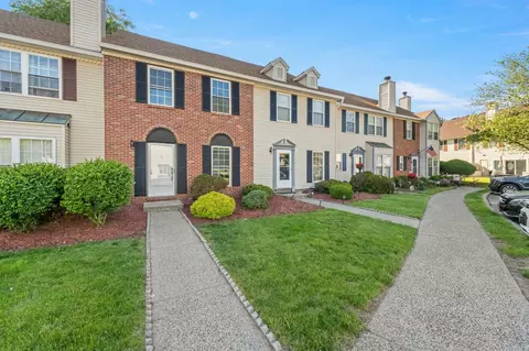 8 Moore Ln, Washingtonville, NY 10992