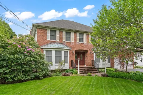 14 Battle Row, Old Bethpage, NY 11804