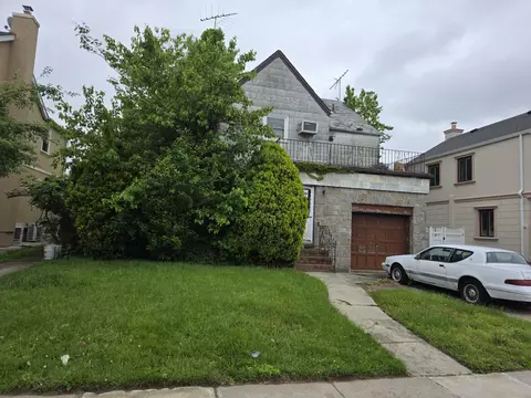 7636 173rd St, New York, NY 11366
