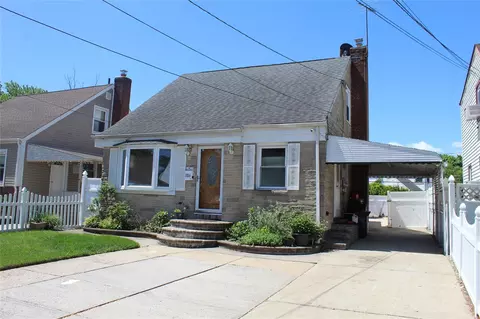 386 Locust Ave, Uniondale, NY 11553