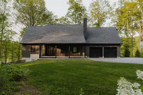 258 Fox Run Rd, Clinton, NY 12578