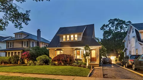 110 Driscoll Ave, Rockville Centre, NY 11570