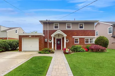 3408 Frederick St, Oceanside, NY 11572