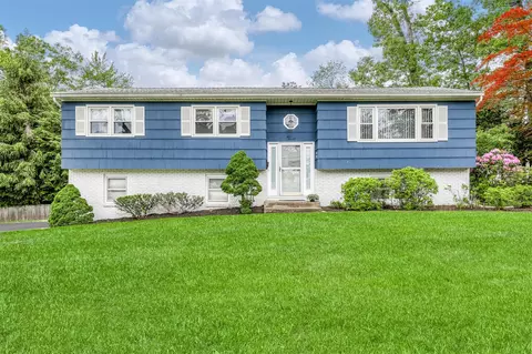3 Indian Dr, Clarkstown, NY 10994