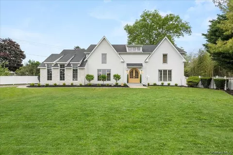 14 Kennedy Ln, West Islip, NY 11795