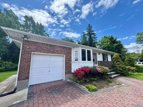 663 Woodbury Rd, Syosset, NY 11791