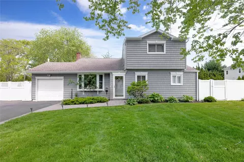 651 Hyman Ave, Bay Shore, NY 11706