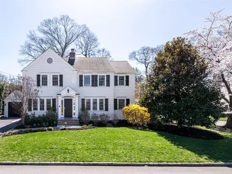 174 Ryder Rd, North Hempstead, NY 11030