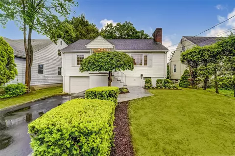 28 Lawrence St, Mount Kisco, NY 10549