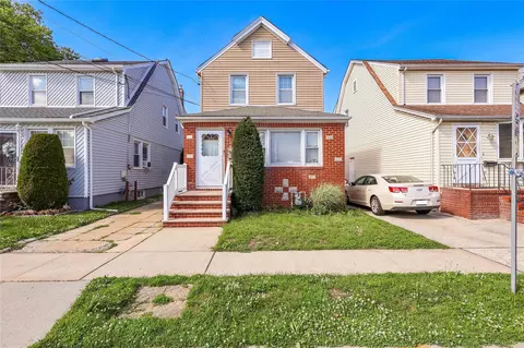 105 Pilgrim Pl, Valley Stream, NY 11580