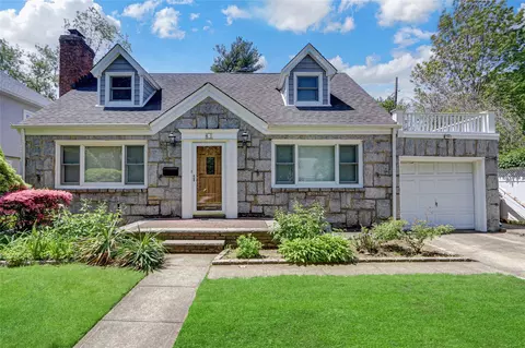 61 Maple Dr, North Hempstead, NY 11040