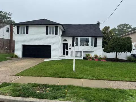 3434 Fairway Rd, Oceanside, NY 11572