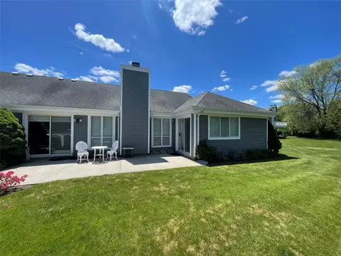 381 Quarry Pond Ct, Moriches, NY 11955