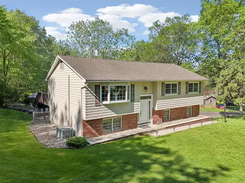 565 Millburn Ct, Clarkstown, NY 10989