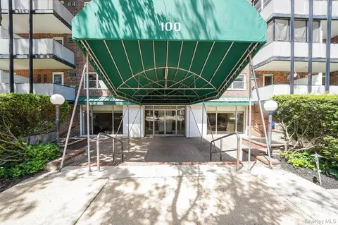 100 Lincoln Ave #28C, North Hempstead, NY 11501