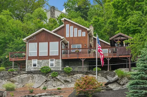 49 Brook Trl, Greenwood Lake, NY 10925