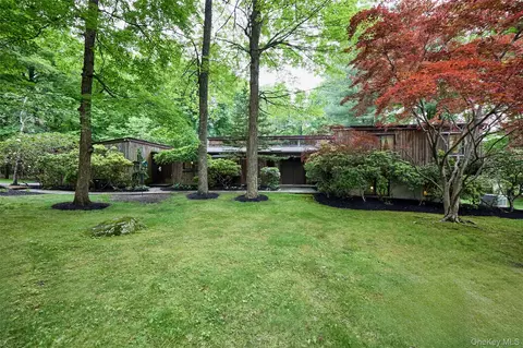 31 Greenlawn Rd, Katonah, NY 10536