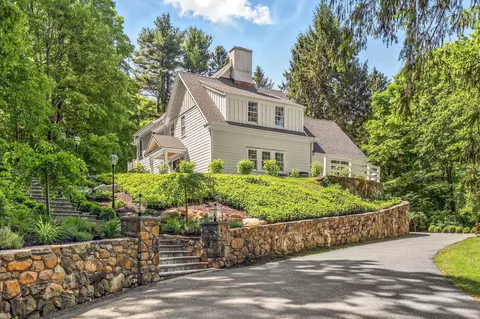 430 Crow Hill Rd, Mount Kisco, NY 10549