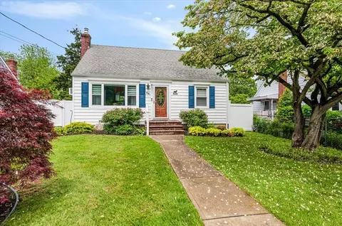 54 E 14th St, Huntington Station, NY 11746