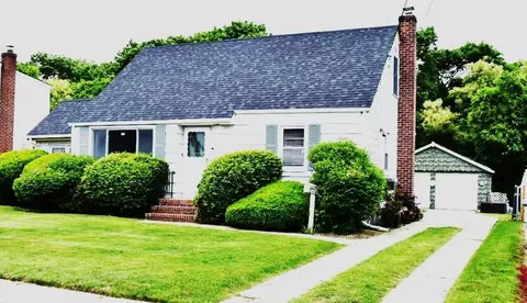 465 18th St, West Babylon, NY 11704