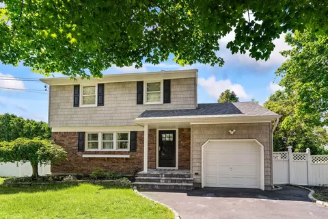 170 Lenox St, Port Jefferson Station, NY 11776