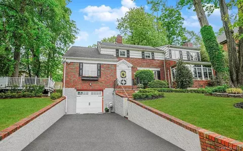 265 Lighthouse Ave, Staten Island, NY 10306