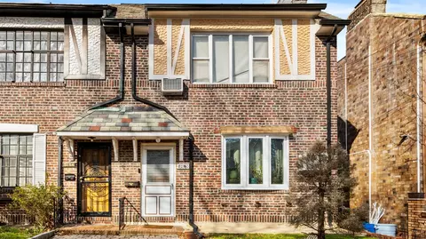 82-60 166th St, Jamaica, NY 11432