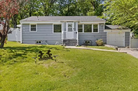 1676 Mamaroneck Ave, Mamaroneck, NY 10543