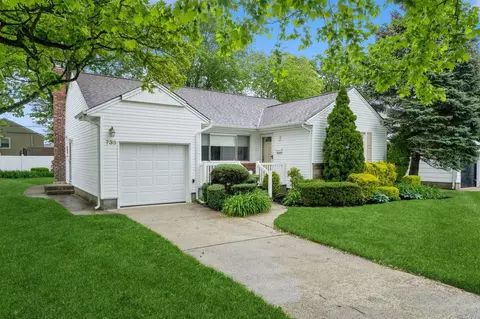 733 Cynthia Dr, East Meadow, NY 11554