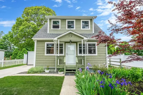 29 Montauk St, Selden, NY 11784