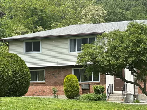 1103 Parr Meadow Dr, Newburgh, NY 12550